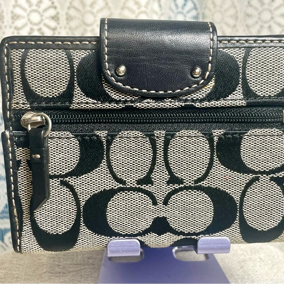 Coach Y2k Black & Gray Signature Turnlock Wallet 3.5 in H x 5 in L - Picture 4 of 10